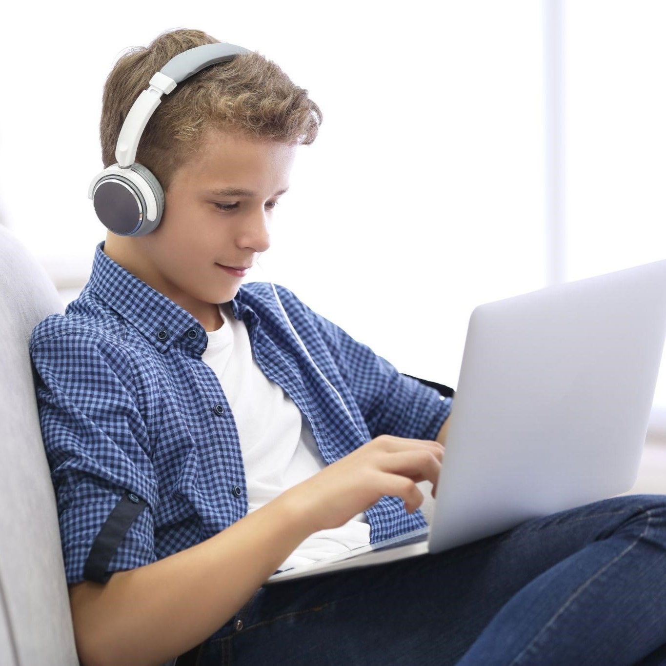 Фінансова грамотність і вплив реклами на фінансову поведінку дітей. Як навчити дітей бути критичними споживачами?