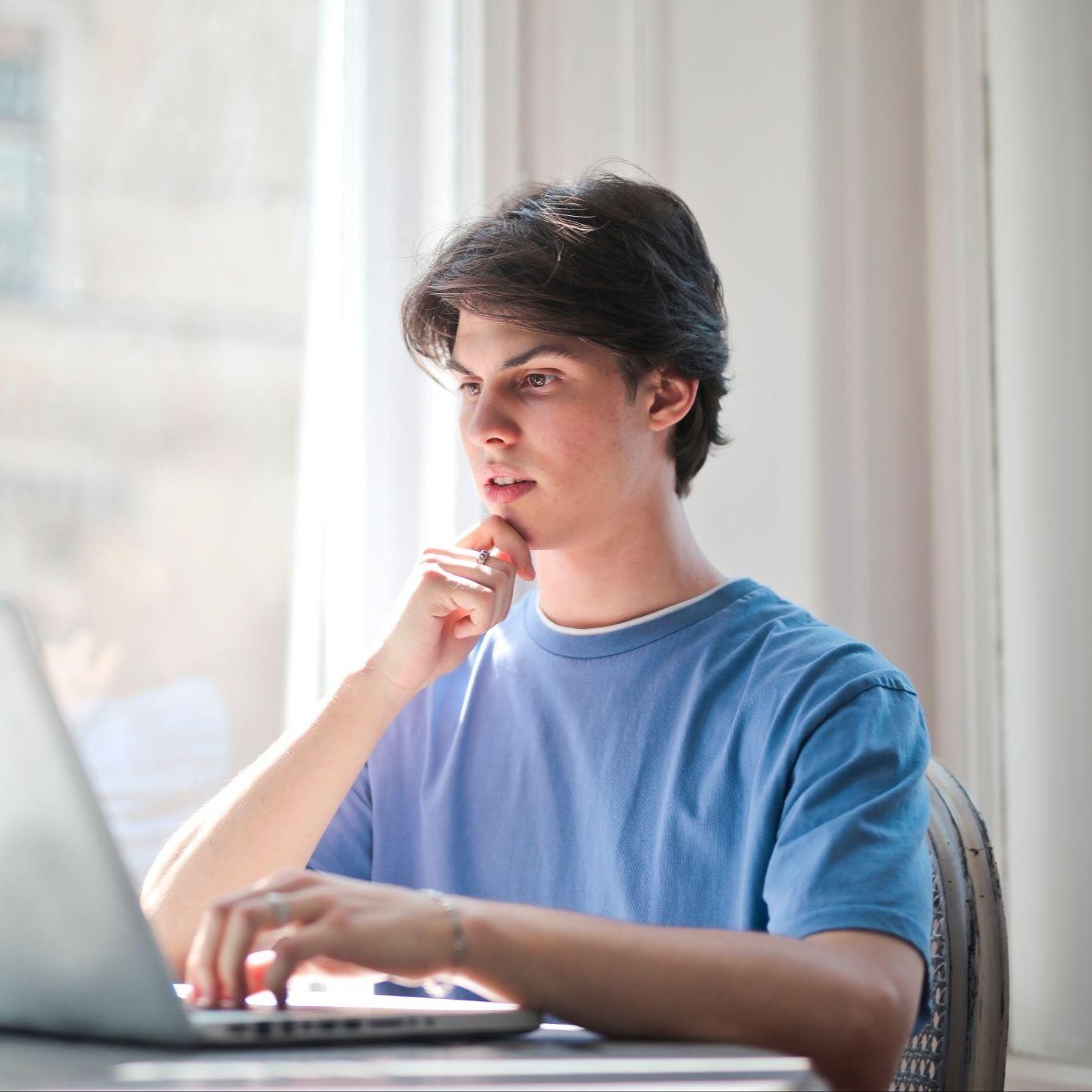 Практичні приклади використання стеків і черг у Java